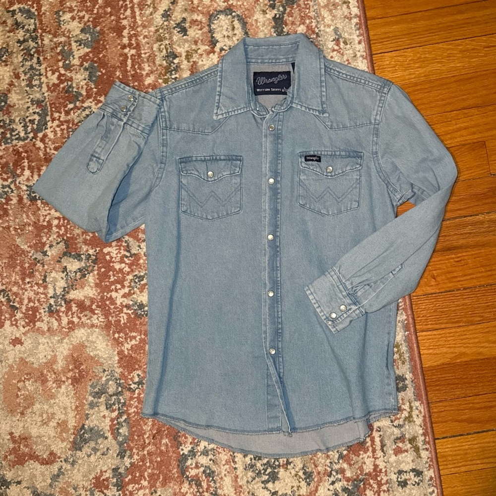 Wrangler denim snap shirt. Boys size Large.